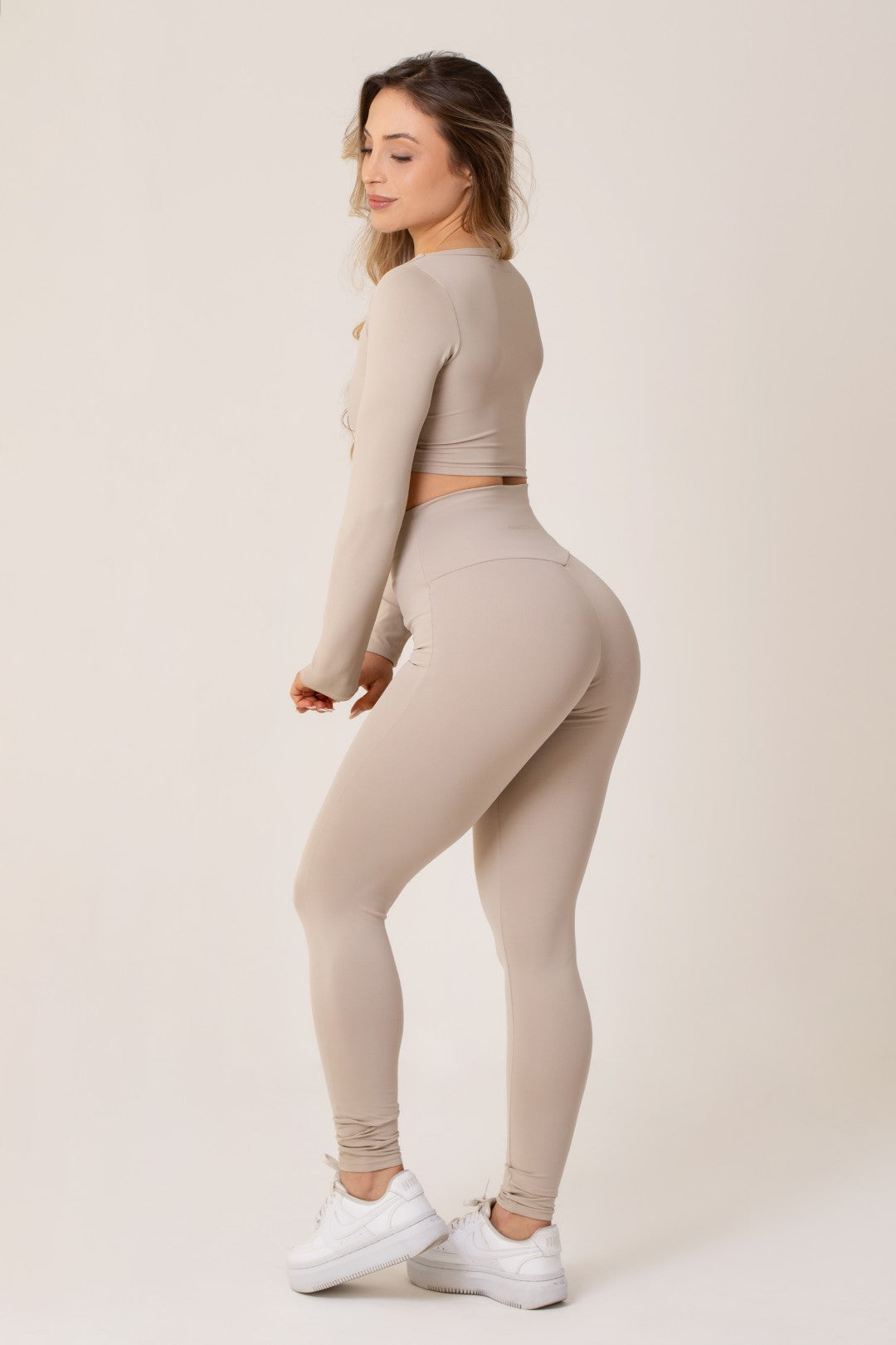 CROPPED LIFE STUDIO